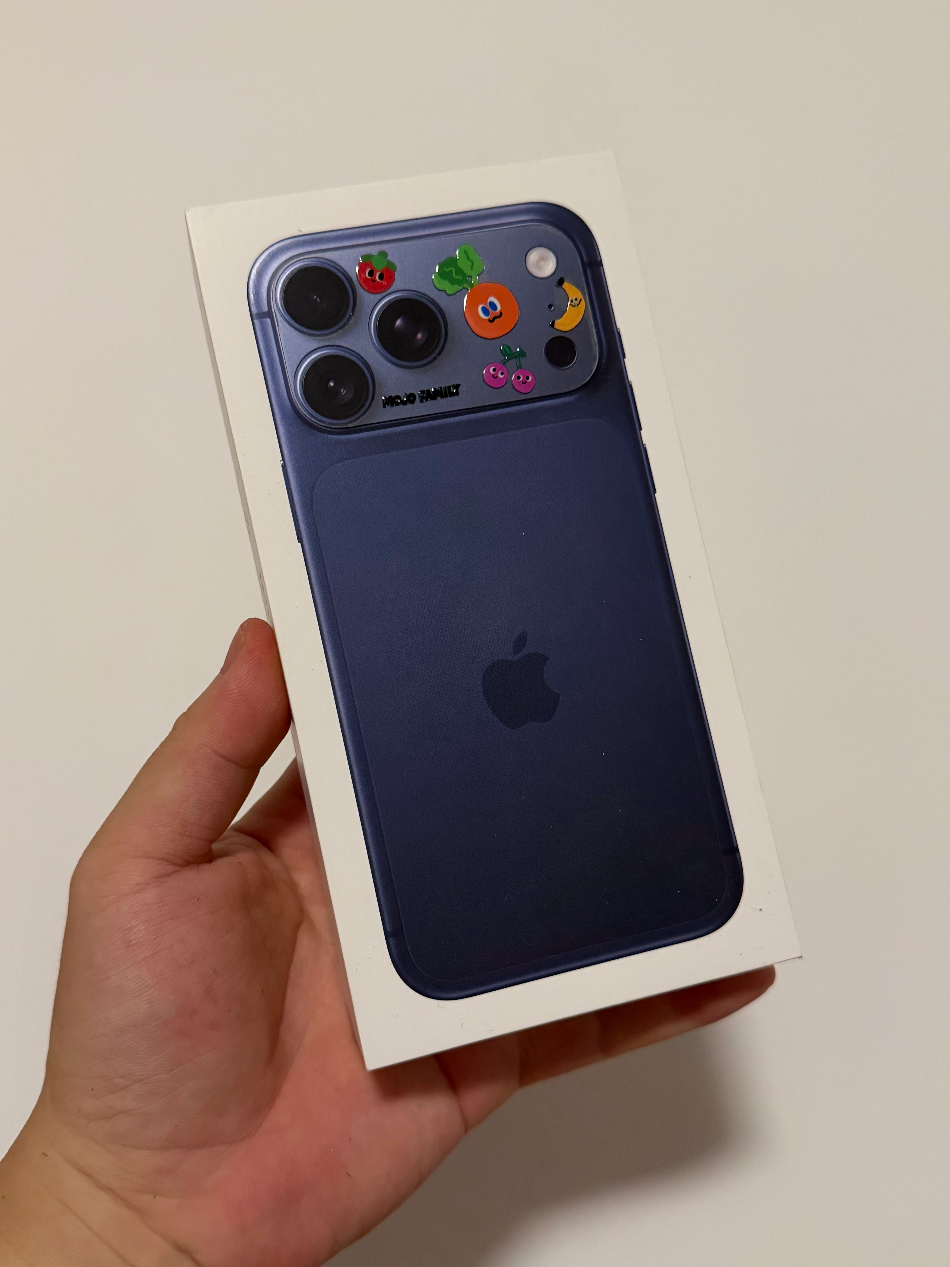 把五月天卜卜贴纸交给iPhone外盒永久保存了卜卜贴纸从iPhone上面拿下来了