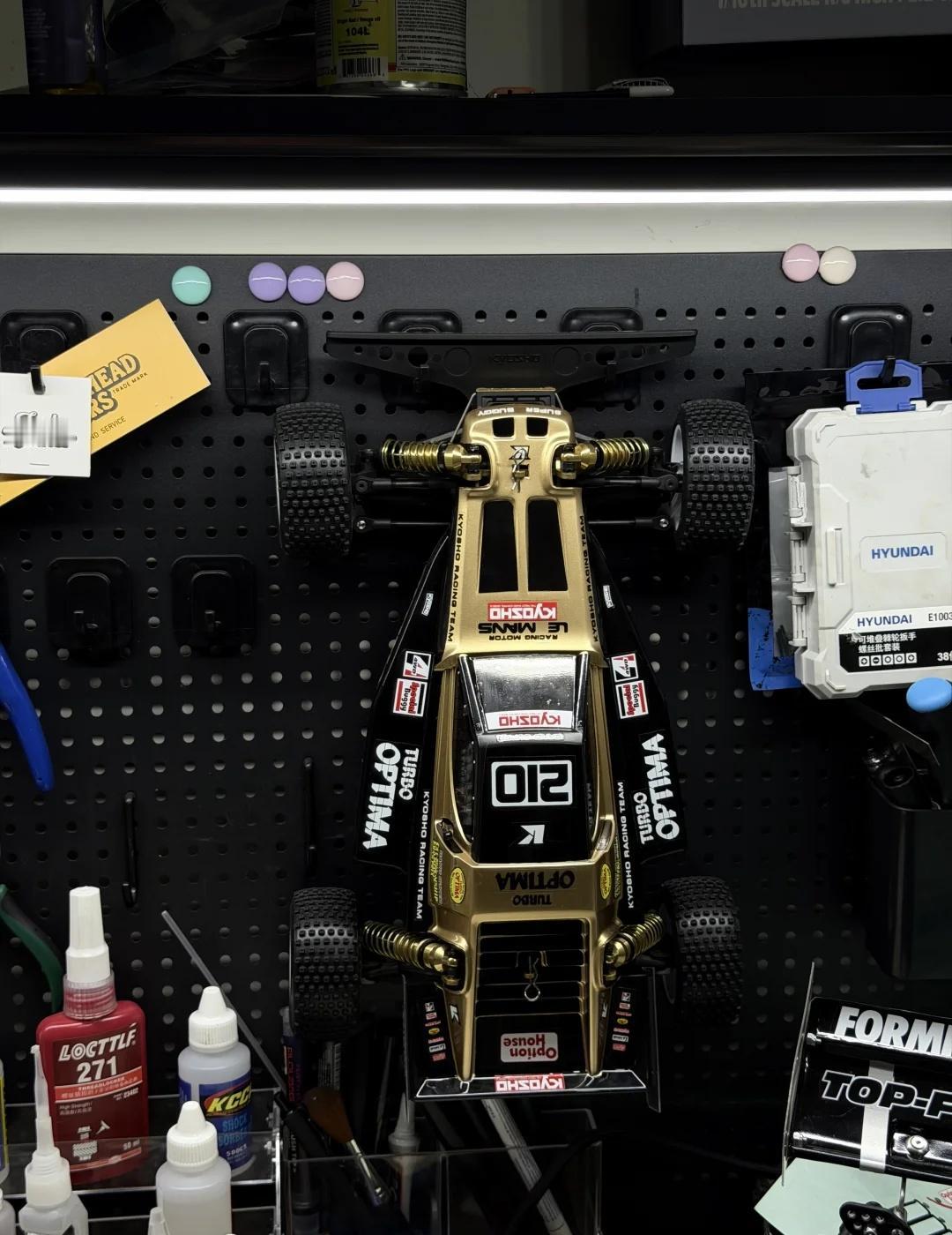 Kyosho trubo optima
我的第一台京商复古电越 超级千里马
对金