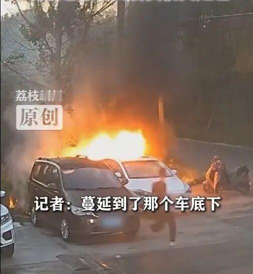 老人常说，小孩别玩火，尿炕！那么，大人呢，大人玩火进班房！
前不久，江苏高邮一男
