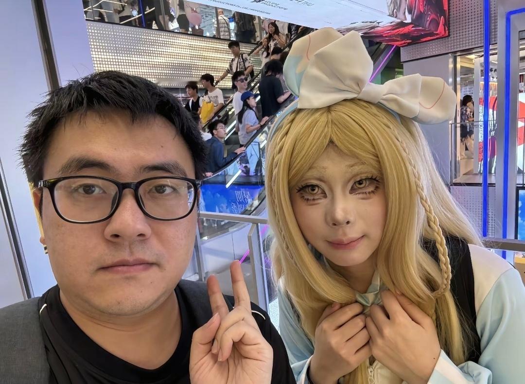 原图哥 漫展原图哥，不管你出啥一律原相机。听说因为热心帮助coser接受真实的自