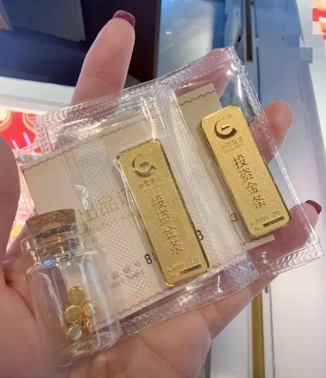 持有大量黄金的人，今晚准备好吃双倍褪黑素吧，6月11日大盘金价从901跌到878