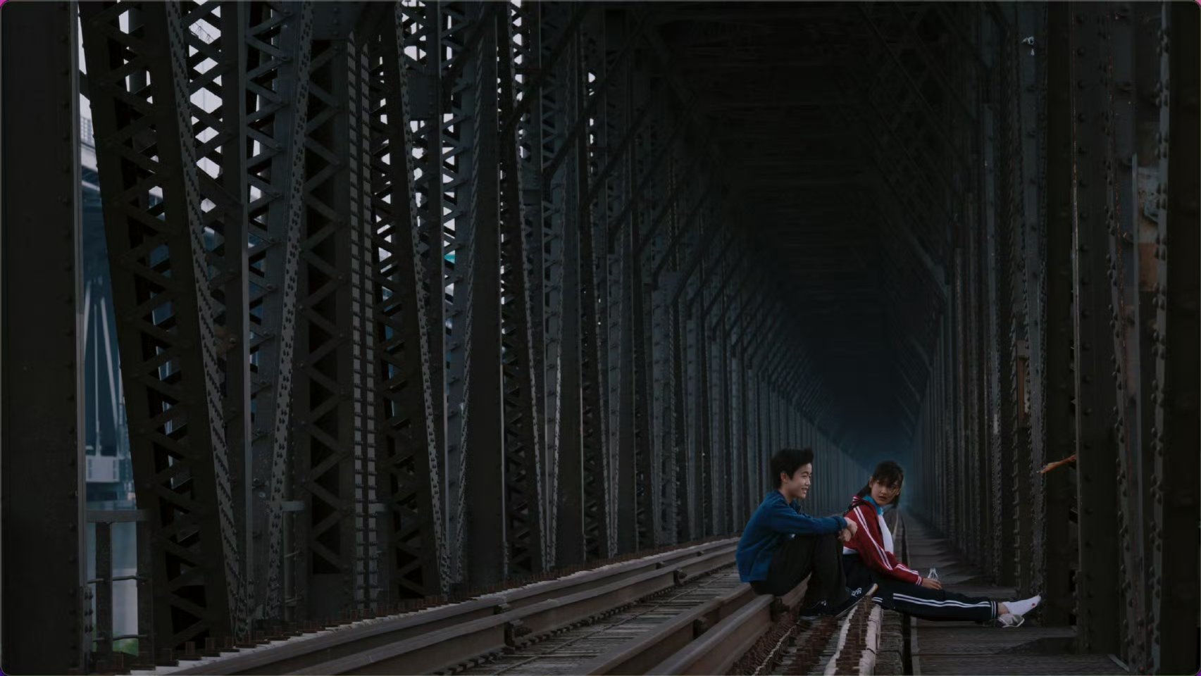 隐身的名字藏着哈尔滨实景隐身的名字被《隐身的名字》镜头狠狠美到了真的！松花江大桥