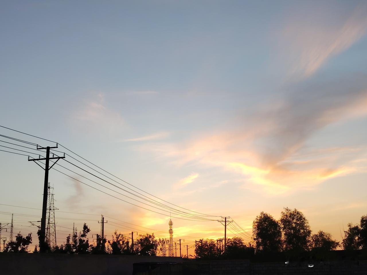发张你手机里最美的夕阳照可以吗夕阳无限好，只是近黄昏。