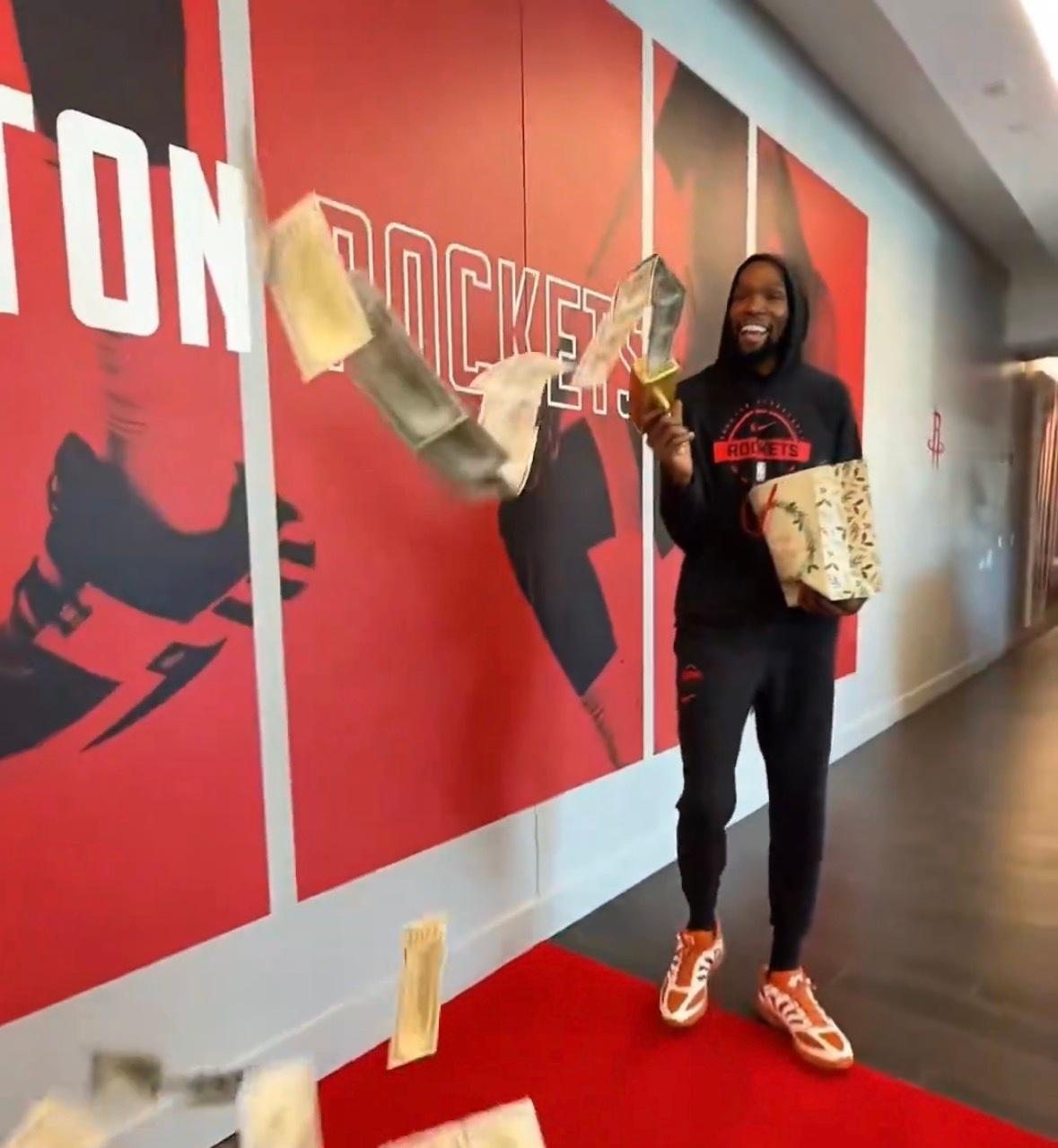 湖人添堵不挑日子湖人有自己的斩杀线我其实不太知道现在作为游戏用语，“斩杀线”怎么