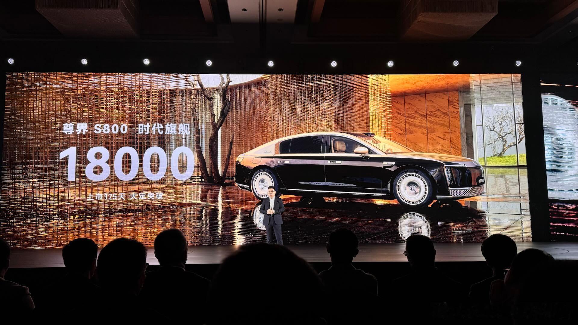 在享界S9新品发布会上，余承东分享了鸿蒙智行家族最近的表现。鸿蒙智行家族全系累计