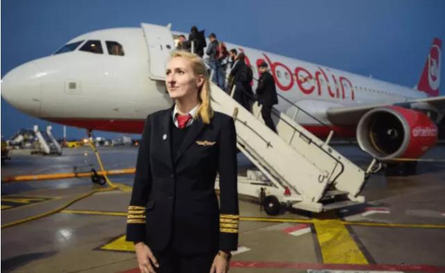 一位德国空姐说：“希望我们的航班不要去中国，不然我就辞职。”机长疑惑的问她，“你