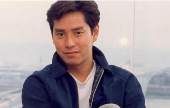 1996年，丁克的谭咏麟突然对妻子杨洁薇说；“我把十亿家产都给你，我要让儿子回家