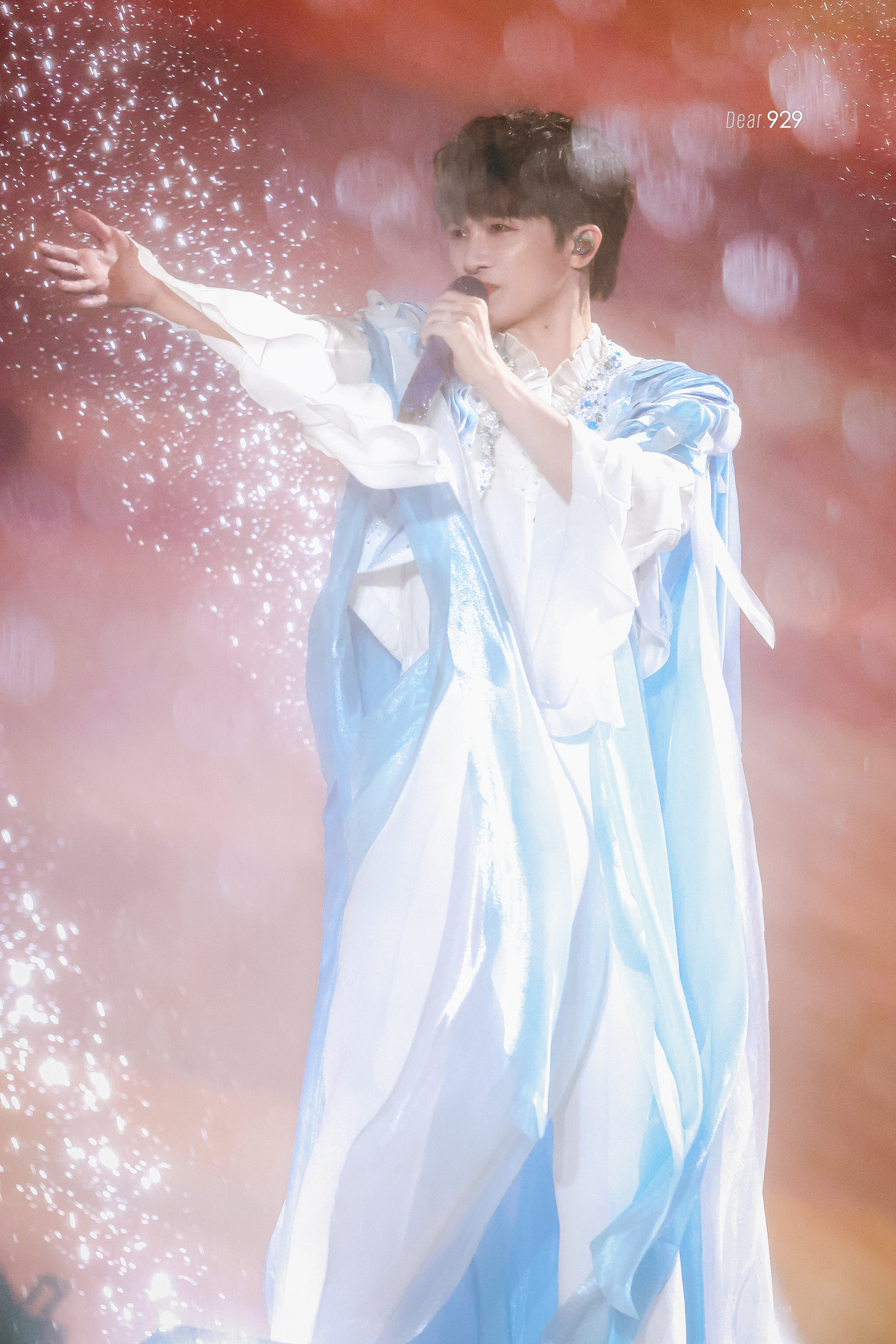 周深  ✨把雨幕撕开一条裂缝260718 大鱼海棠十周年重逢之夜 