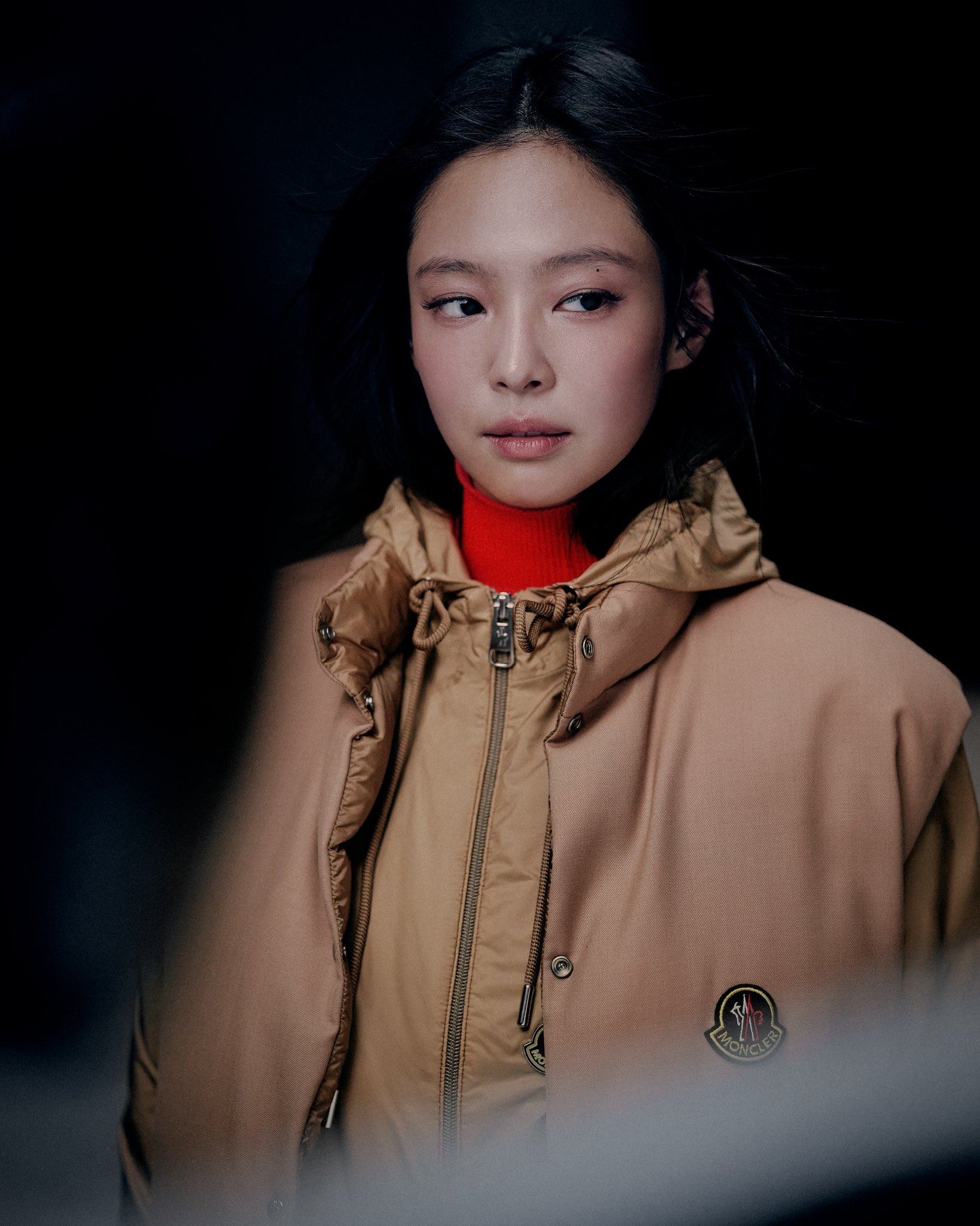 Moncler 官方X更新~做你自己的偶像。JENNIE 在 Moncler R