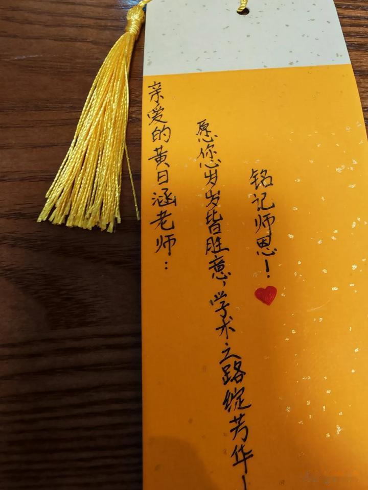 又到一年毕业季，天下没有不散的筵席
六月是一个美丽的季节
又有一批学生要奔赴世界