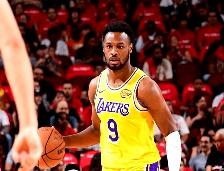 却坚持在自己热爱的赛场，这孩子值得尊重！
 

心脏骤停过的人，在NBA季后赛拿
