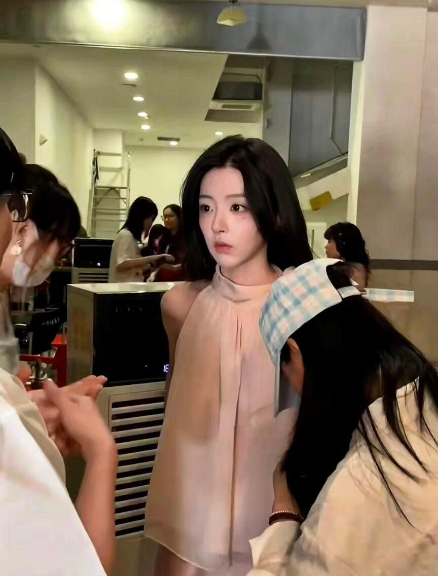 柳柳七夕商务柳柳首个商务柳柳最新路透简直韩女本女！恋综出圈后资源火速飞来，七夕商