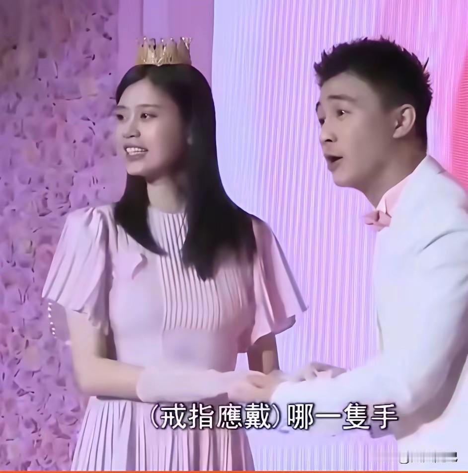 奚梦瑶何猷君补办婚礼！七年俩娃，这操作图啥？

今天全网都在刷他俩法国大婚。
