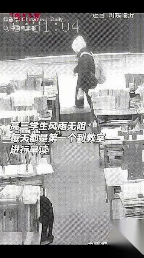 零下11℃的清晨，教室的灯比闹钟还准。

可开这灯的姑娘，藏着个“小心机”。
