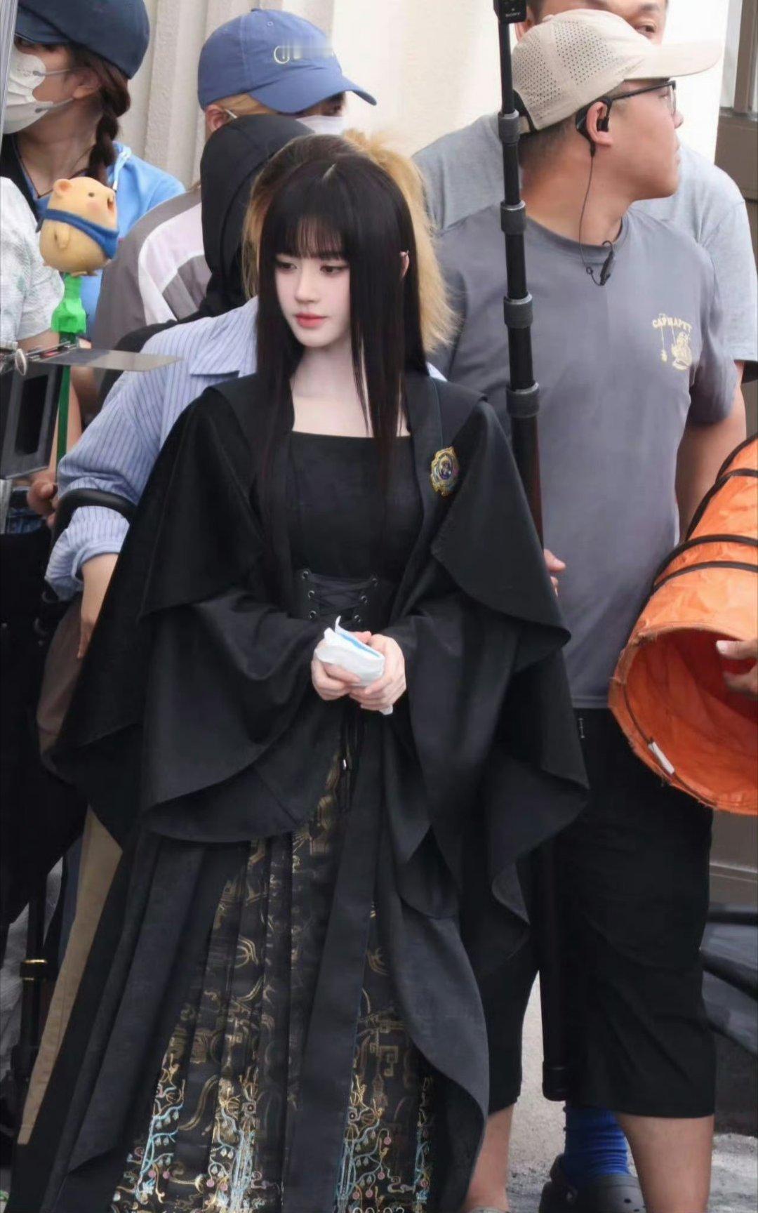 鞠婧祎鞠婧祎恶女路透外网出圈果然美貌在哪里都是第一生产力🔥！鞠婧祎昨天《万花世