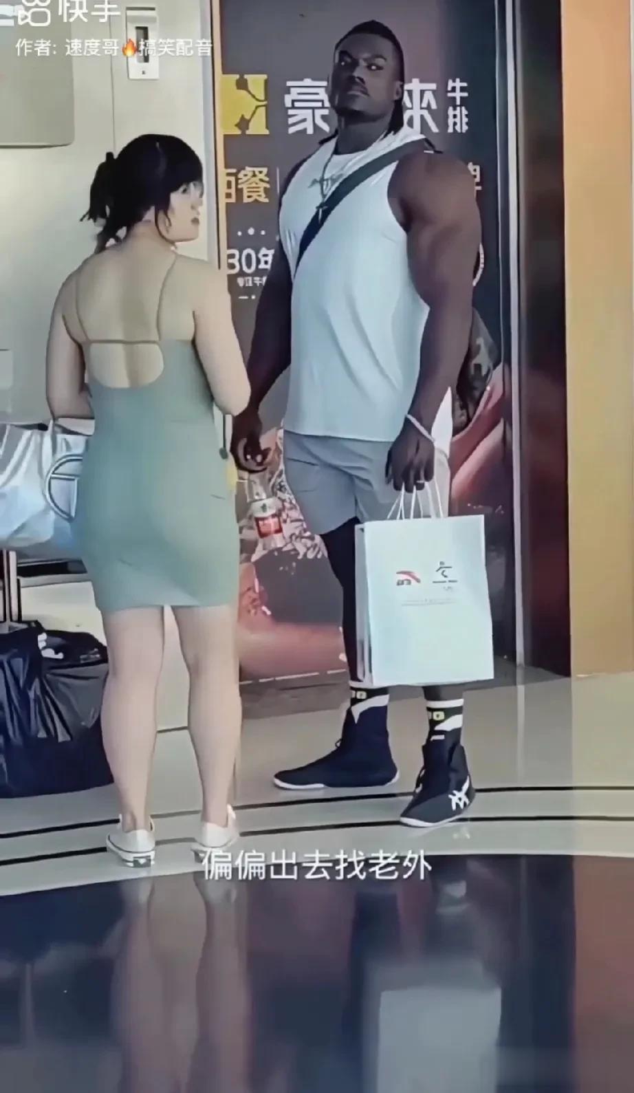 你喜欢老外也行，最想不懂的是喜欢老黑，而且还不要彩礼，不要房纯倒贴。不知道他哪疙