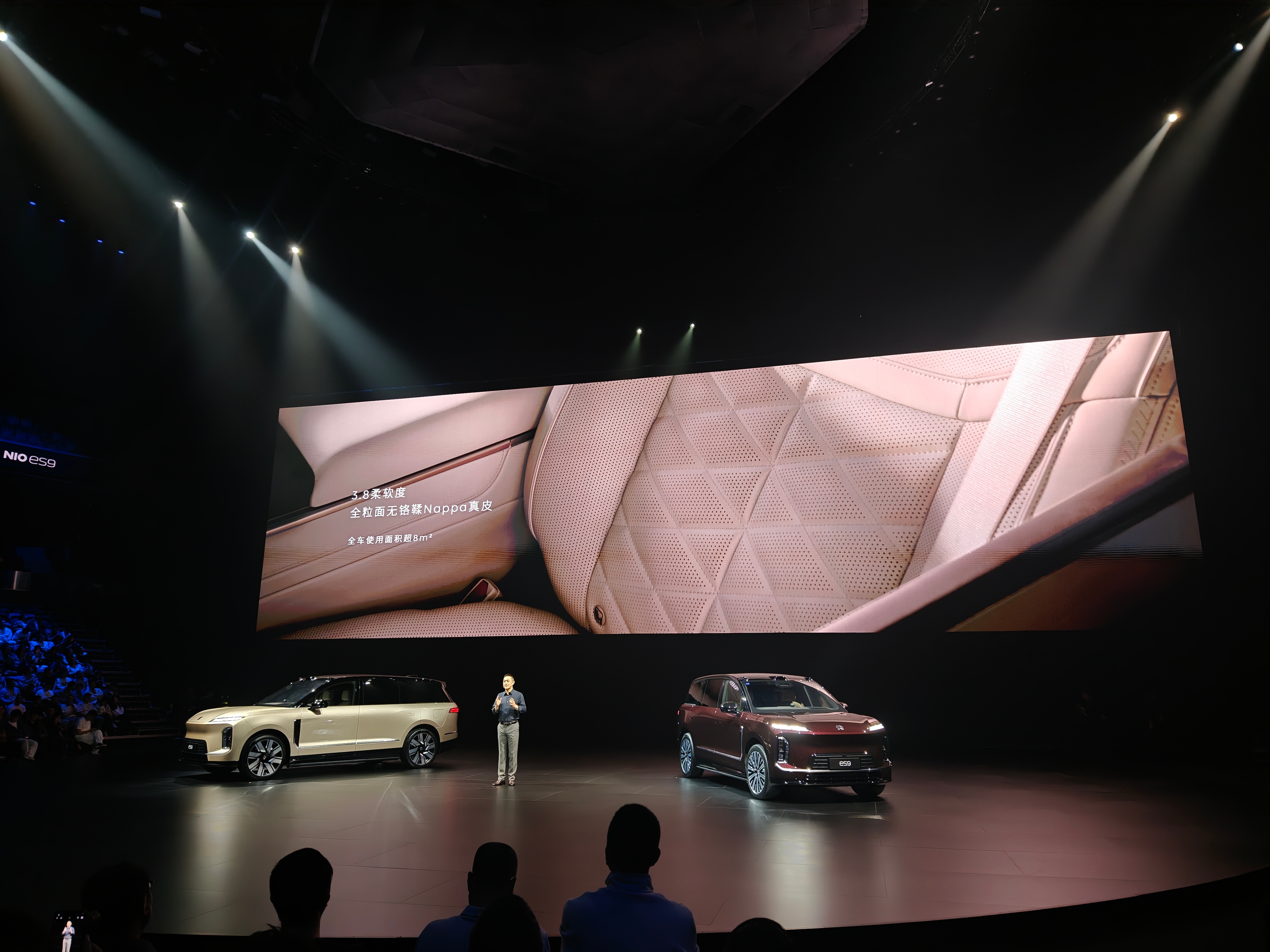 蔚来ES9安排了137个实体按键蔚来ES9产品发布会上，蔚来李斌介绍，蔚来ES9