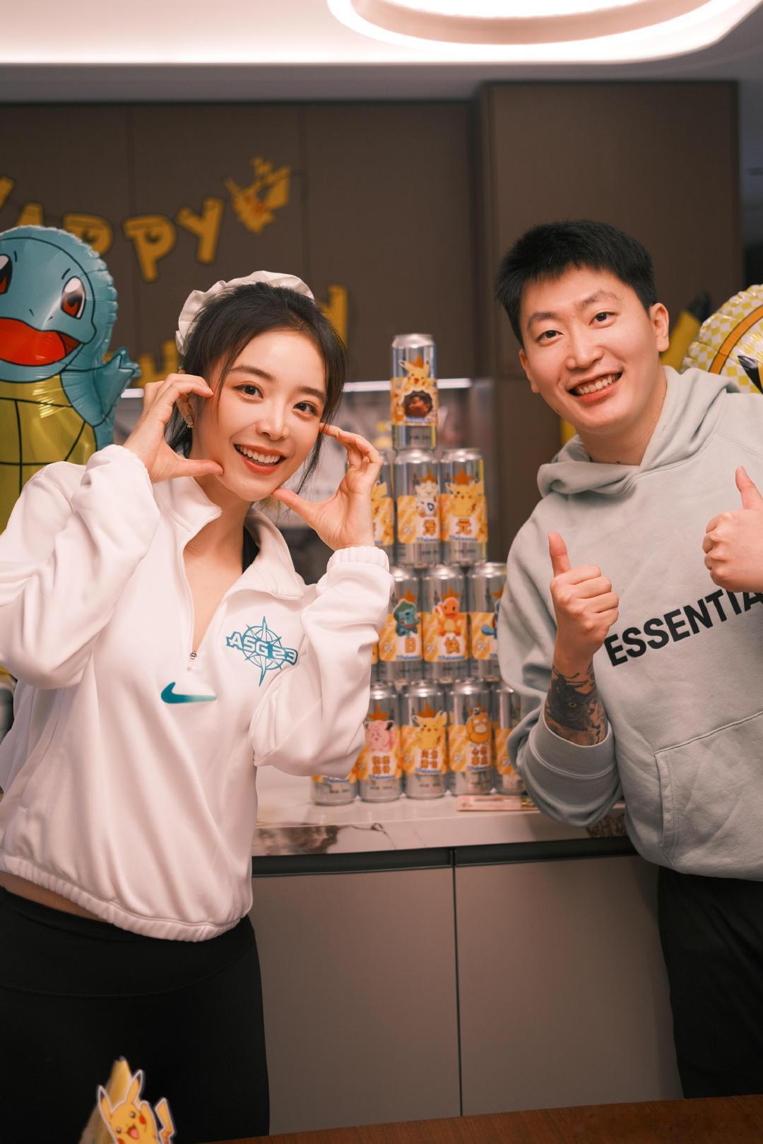 管泽元余霜直播甜蜜双排 电竞夫妻的浪漫别人真不懂！管泽元余霜连吵架都快得很，转头