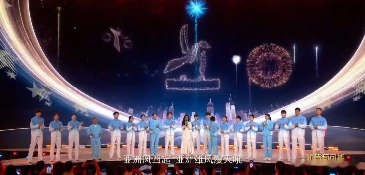 时隔36年熊猫盼盼再次在北京亮相三代运动员北京合体见证亚运领奖服🫡从旧日盛会到