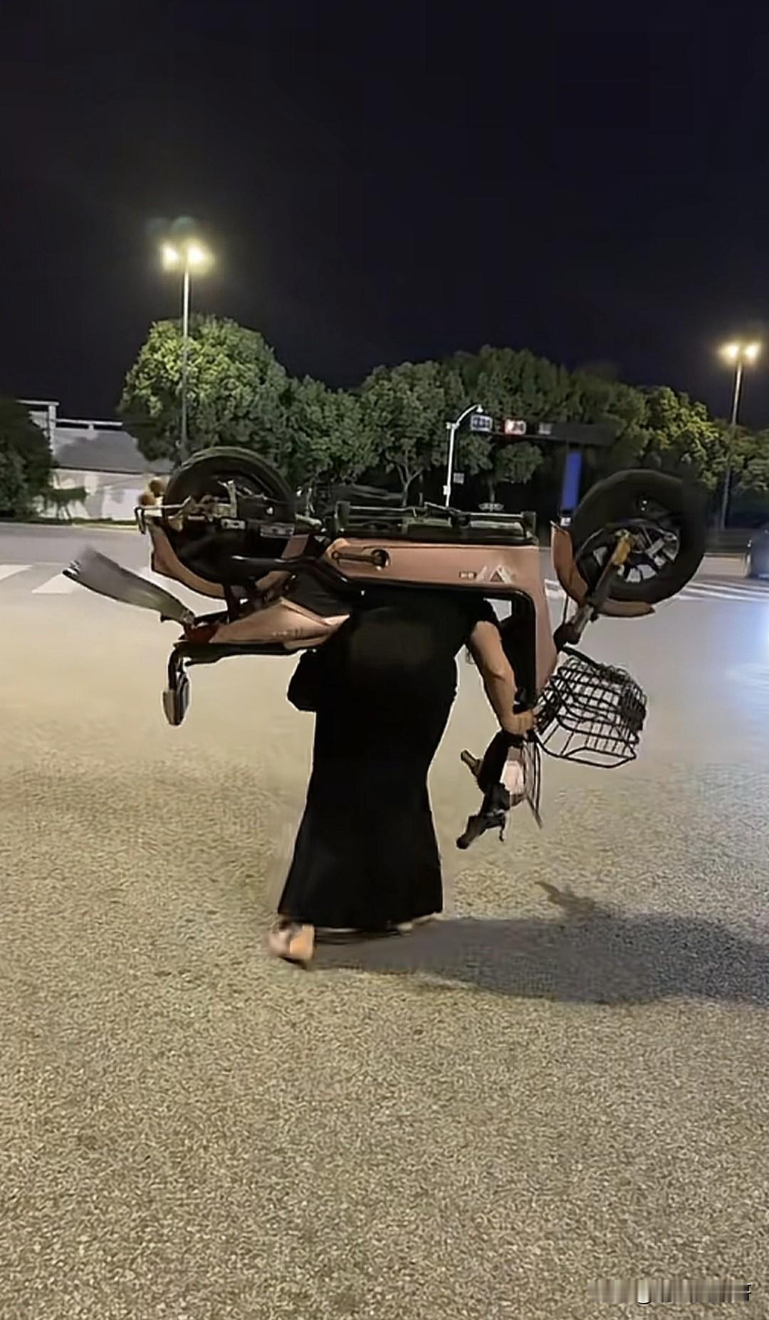 现在做个女主播都这么卷了吗？