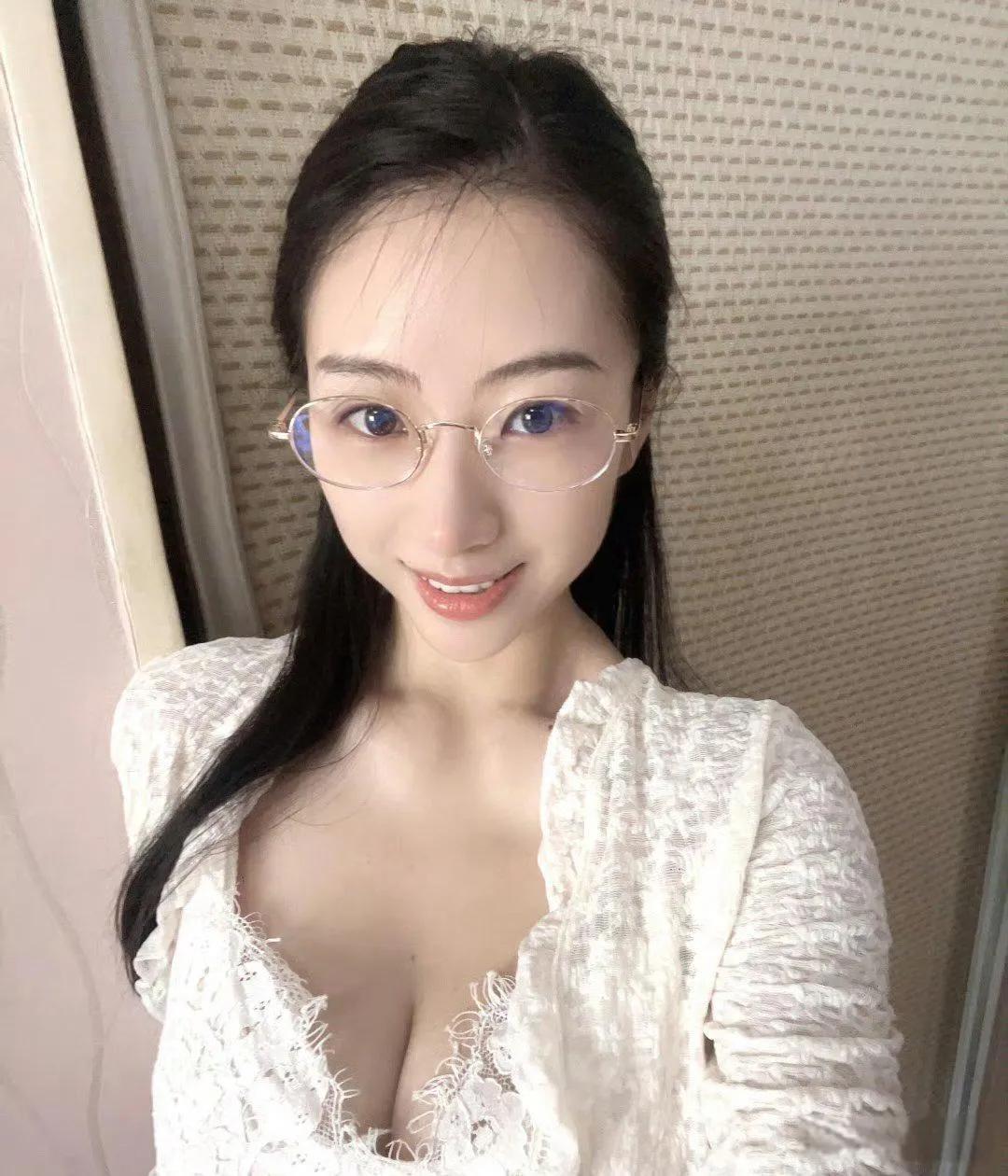 美女摄影：#分享绝色美女照#