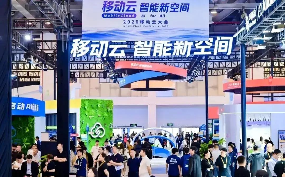 不管你信不信，将来将出现五大现象。

1、退休金不会再出现有人拿一万多，有人明明