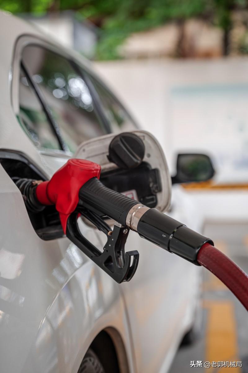 电车比油车省的仅仅是油费？
大部分人觉得现在油价高，电车比油车最省的主要是油车的