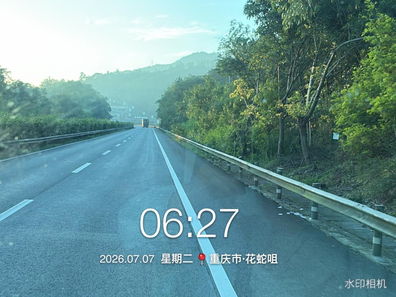 今天是行程的第四天，此时的我正坐在返程的旅游大巴上。

出发之前，不少朋友再三提