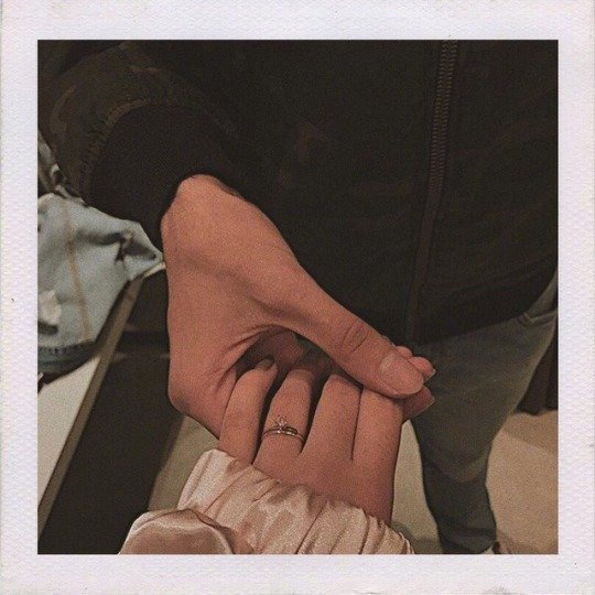 “遗憾万千，各有不同，一生很短，圆满太难。” 