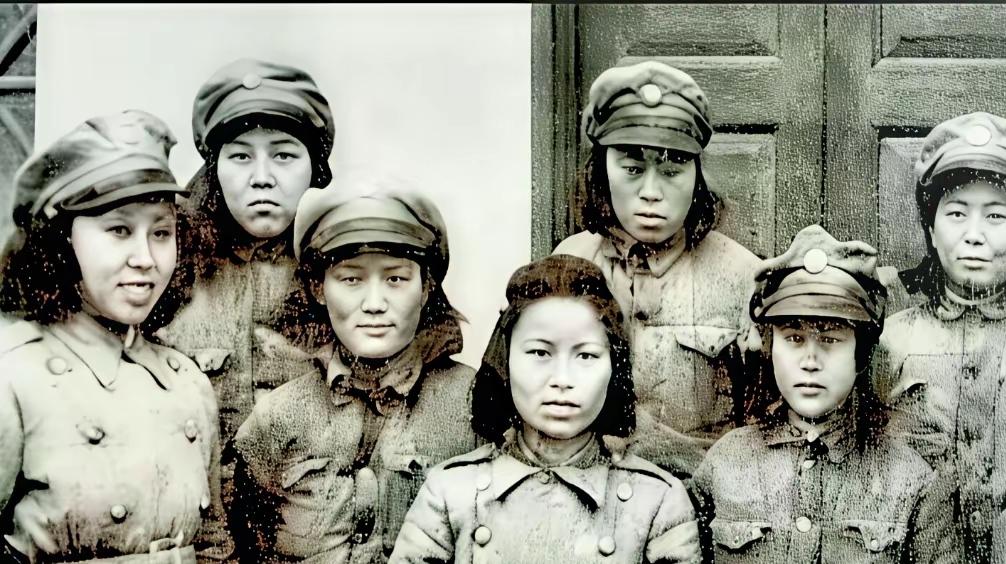 1942年，7名军统姑娘被日本鬼子围住。日本鬼子见是女兵，兽性大发，便丢下枪，一
