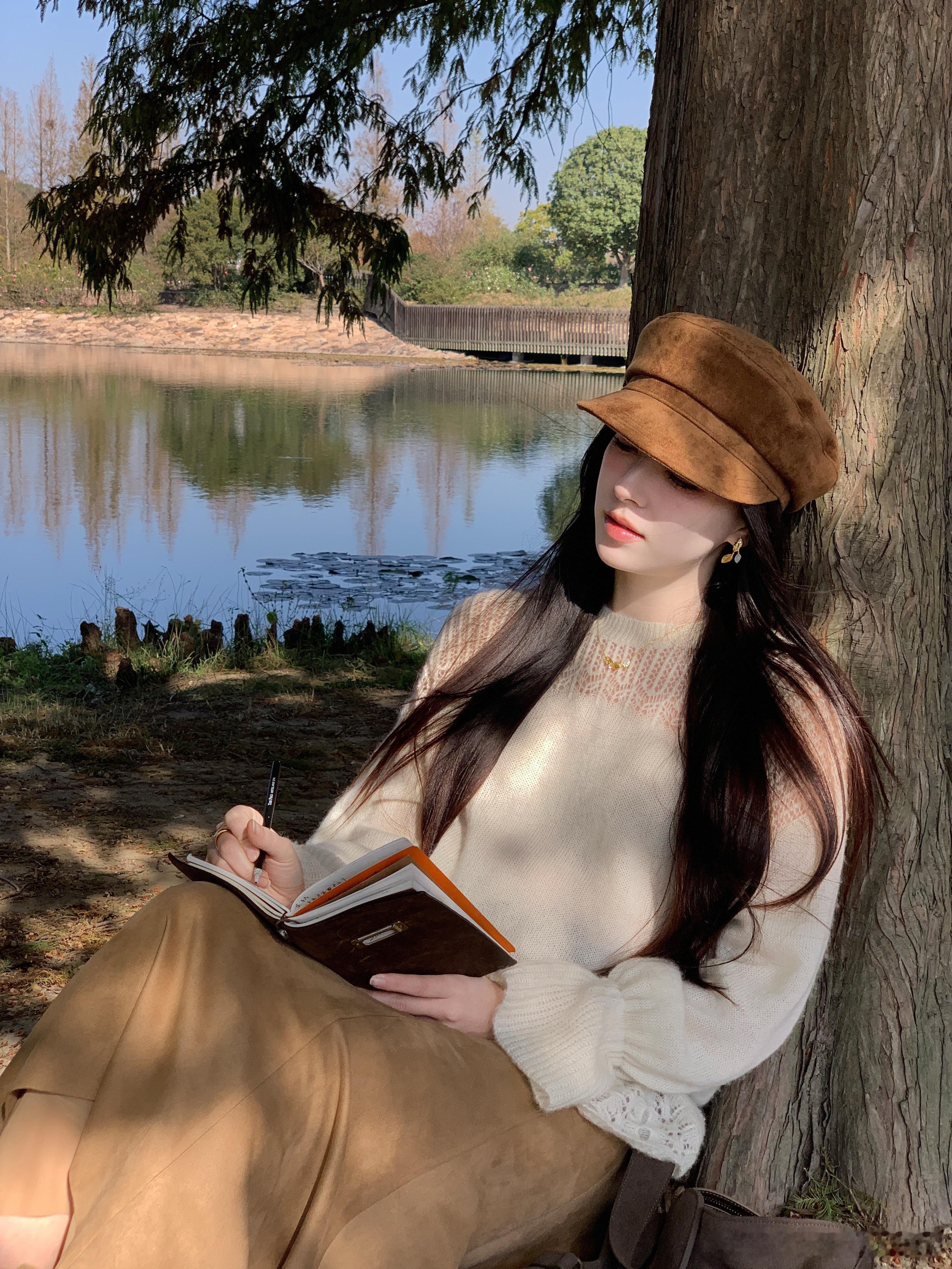 遇到了可爱的天鹅宝宝图3是我们可爱的站姐团队哈哈周末你们都在干嘛呀？🪵评论抽3