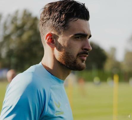 克媒Index援引意大利记者阿尔弗雷多·佩杜拉的消息称维罗纳有意萨格勒布迪纳摩前