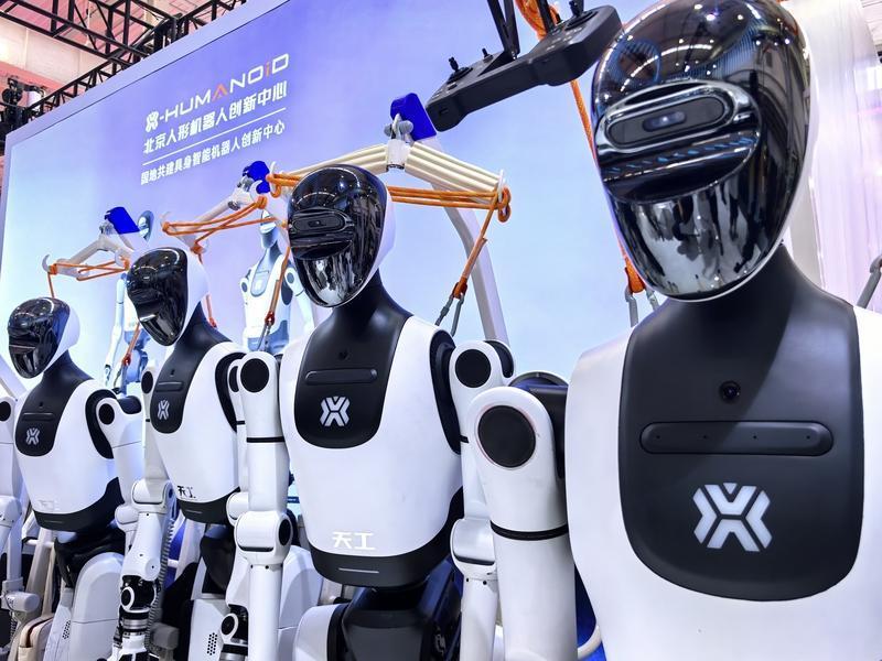 你觉得人形机器人能代替人类工作吗 
人形机器人能代替人类工作吗？这事儿还真不好说