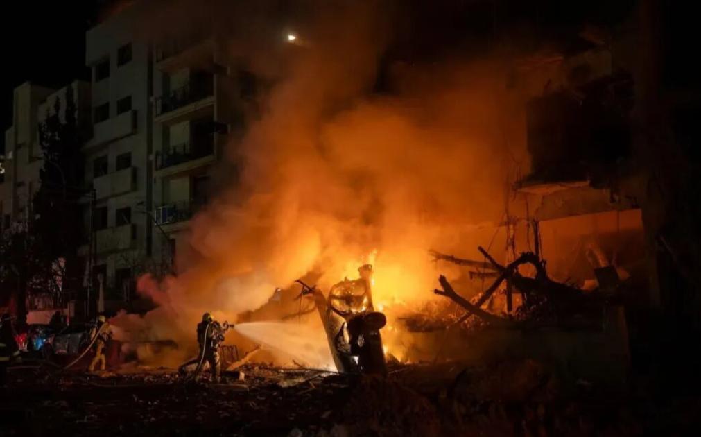 美国再也瞒不住！航母补给基地被炸，价值11亿美元战略雷达被毁，特朗普彻底失算，美