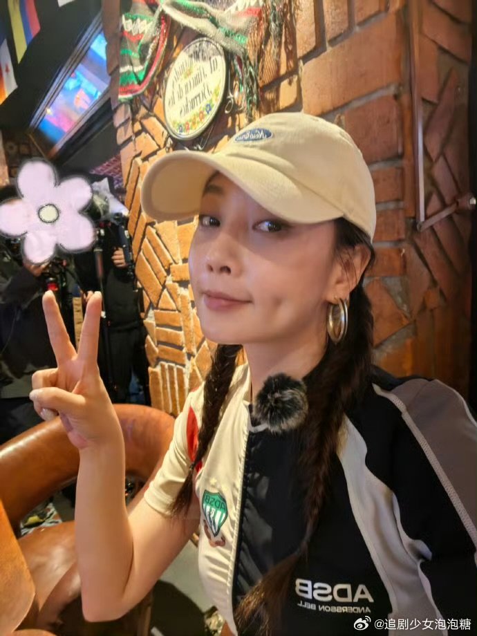 殷桃跳水声音比胆子大殷桃跳水自带BGM花儿与少年笑不活了！殷桃跳水的音效太出圈，