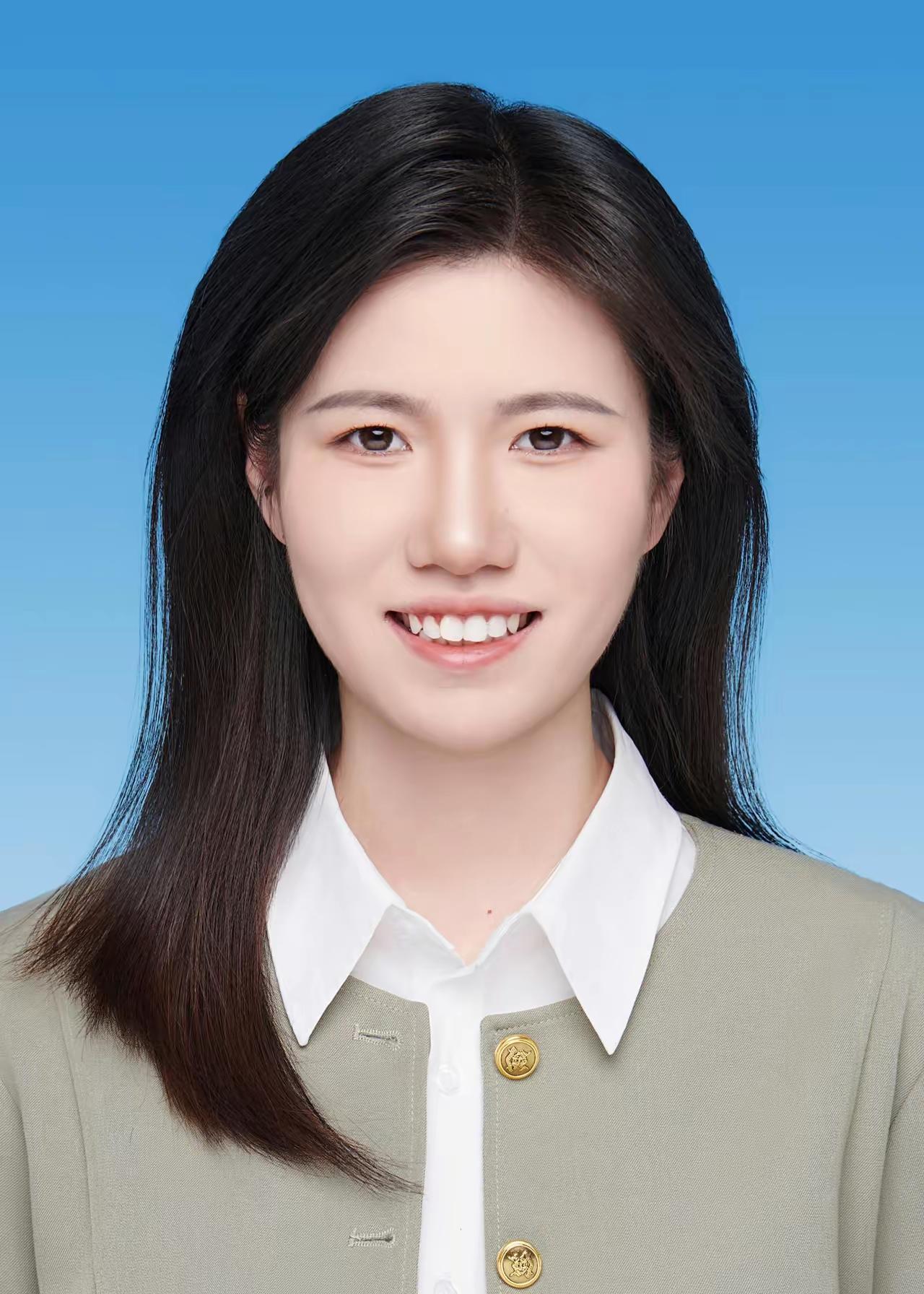 李熠鑫，1995年3月出生，籍贯河南南阳，现任南开大学化学学院副教授、博士生导师