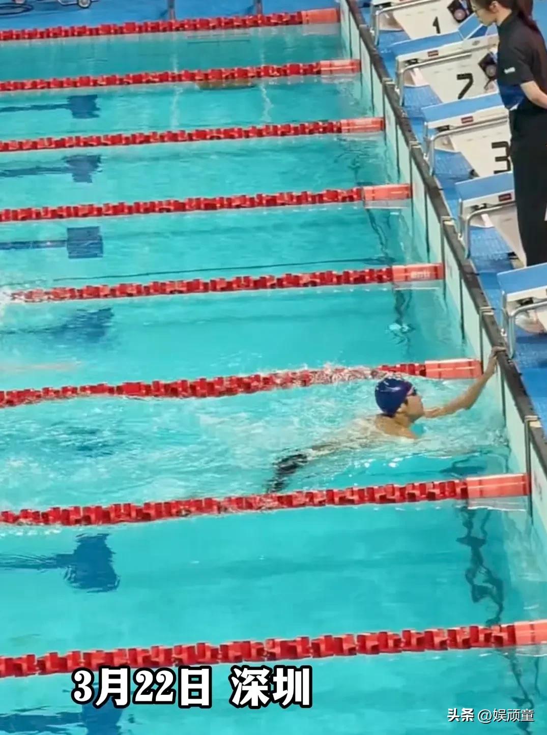 张展硕这是遥遥领先啊！
800自由泳，张展硕已经到岸，还没有看到后面人的影子，对