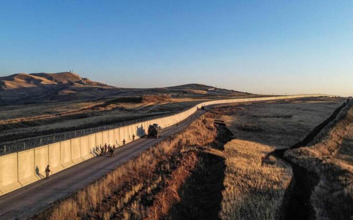 【土耳其为“伊朗政权倒台”做最坏准备】

在伊朗外长阿格拉齐访问邻国土耳其前夕，