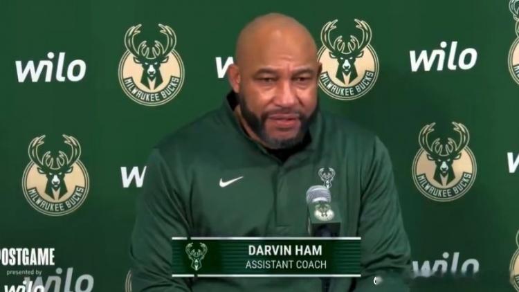 2月13日 NBA常规赛，雄鹿110-93击败雷霆。赛后，临时代替里弗斯执教的助