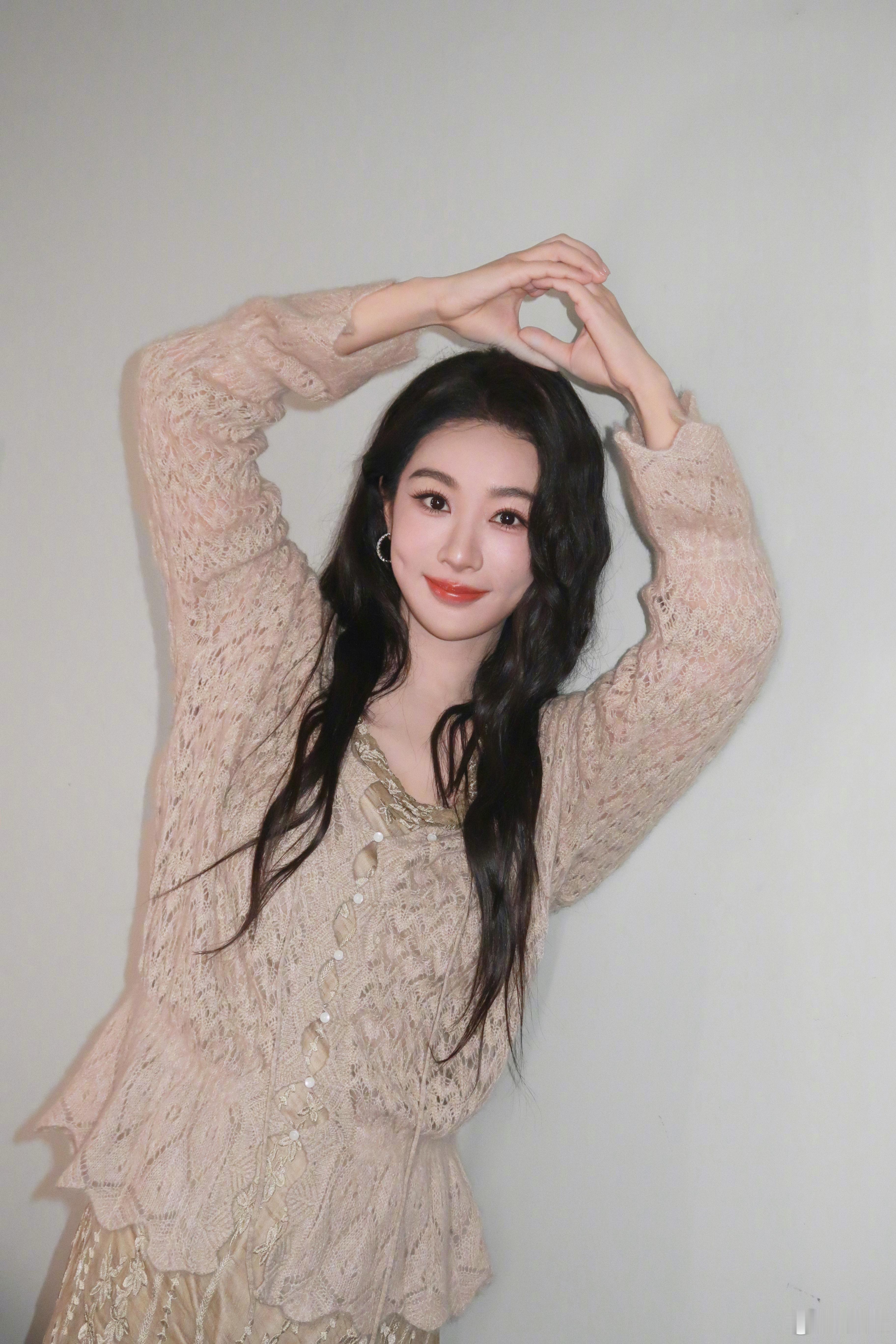 杨紫  yz杨紫董竹君 yz杨紫玉兰花开君再来"我对你的爱就像百合花的花语一样，