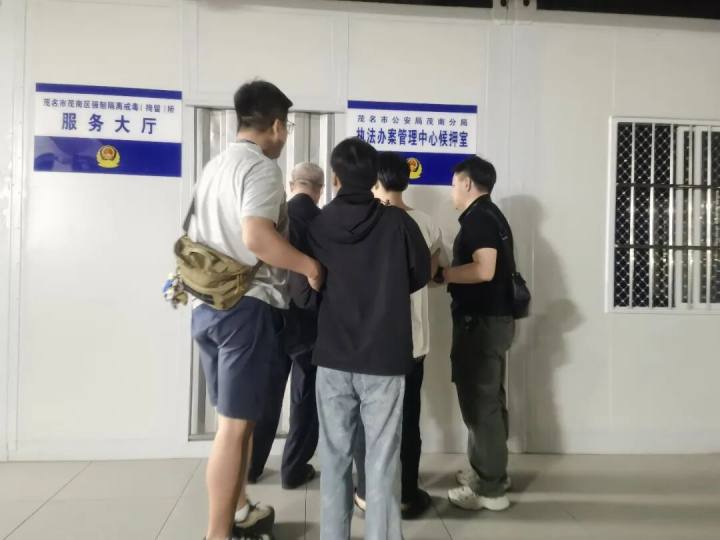辅导员要求新生必须进群？高校、警方紧急提醒！