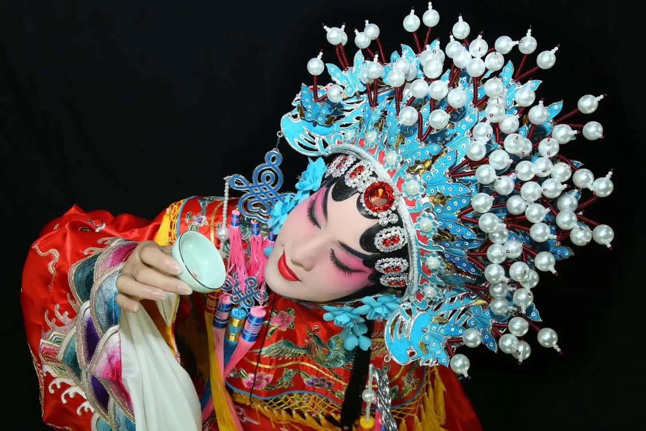 “戏曲衰落”根源何在？是观众的问题？是剧团的问题？是演员的问题？还是什么问题？
