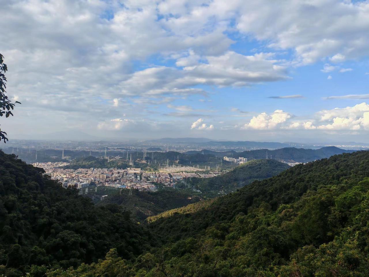 城市与山景融合 山顶的城市夜景
