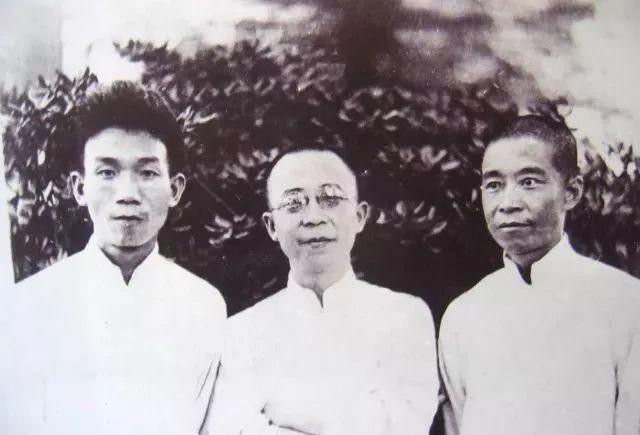 我只认识照片上的郁达夫，另外两位是谁不认识。现代的男人羡慕啊，人家的老婆离婚了还