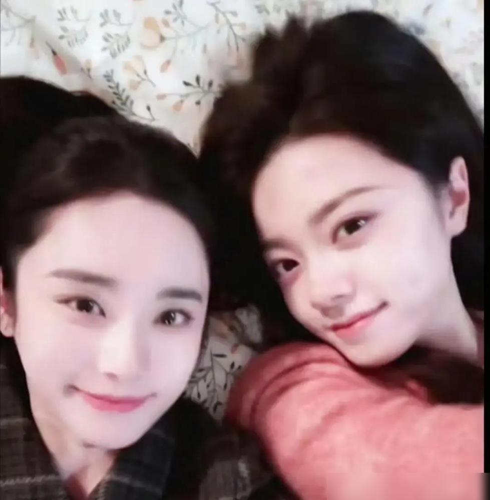 赵今麦在《开端》剧组最大的收获，不是片酬，而是“绑”走了导演的女儿。
​
导演孙