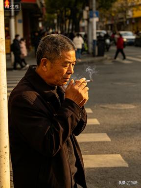 一位车管所干部说：
非刚需千万不要买车！哪怕你手上有几十万的闲钱，也千万不要买车
