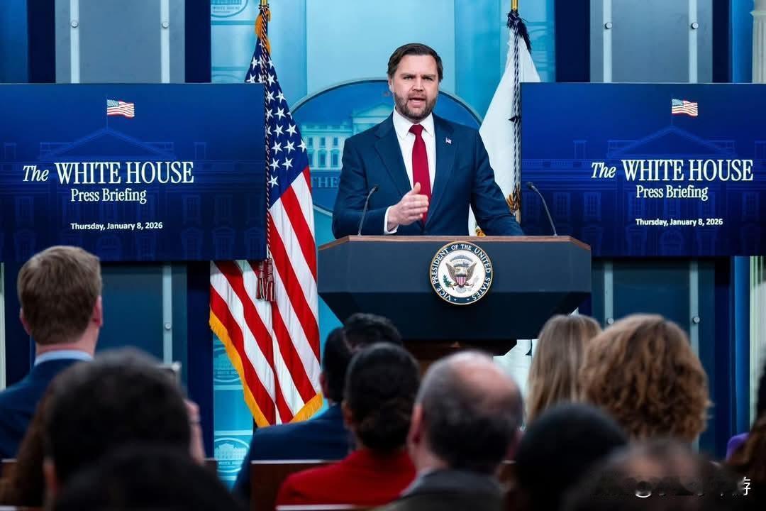 美国的JD·万斯今天在白宫与记者会面时，率先把像美国有线电视新闻网（CNN）这类