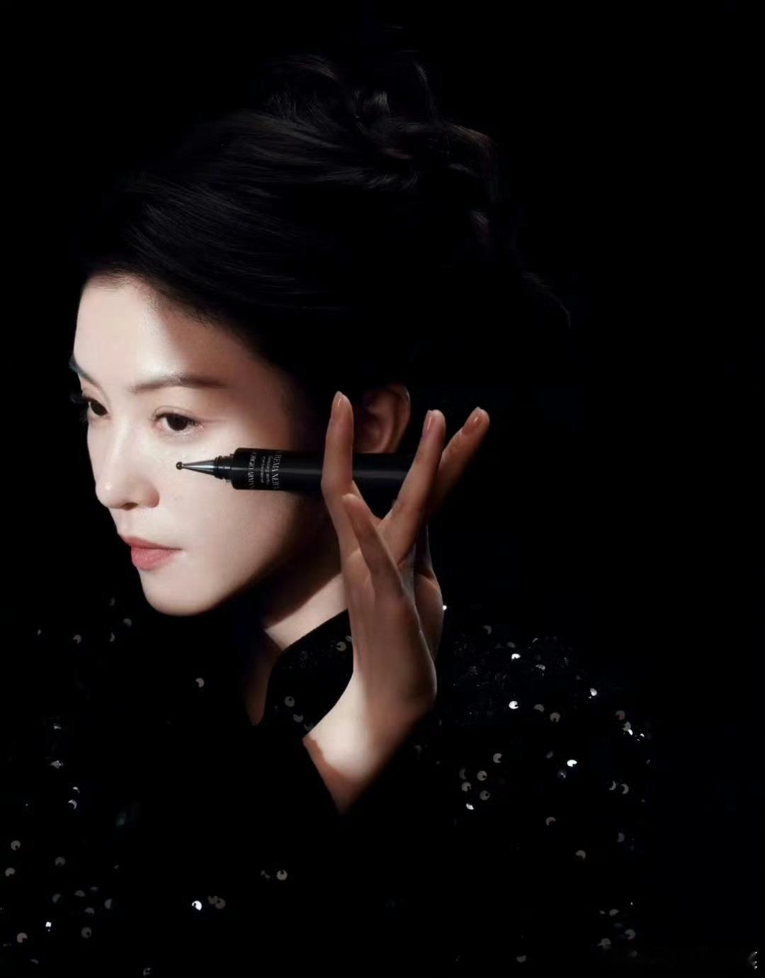 李云霄无站台无考察期，即将空降阿玛尼美妆商务！ 姐姐好有实力