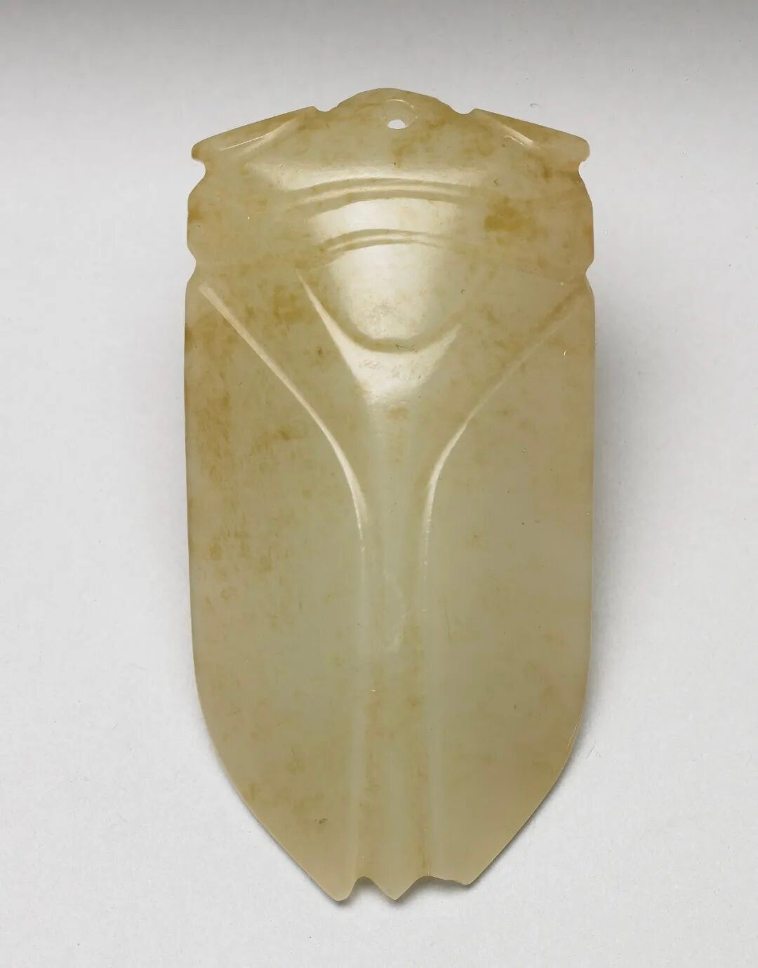 古玉杂谈 汉蝉的三种情况，你必须了解。①含蝉；汉贵族死后，放入口中，作为含蝉。②