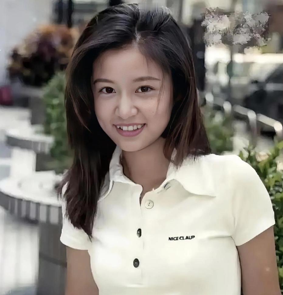 你可以质疑琼瑶的恋爱脑
但她的审美可真喷不了
她选出来的女主角个个都是大美人
也